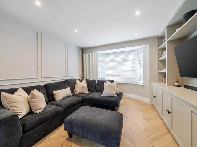 3 bedroom detached house to rent