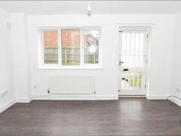 3 bedroom detached house to rent