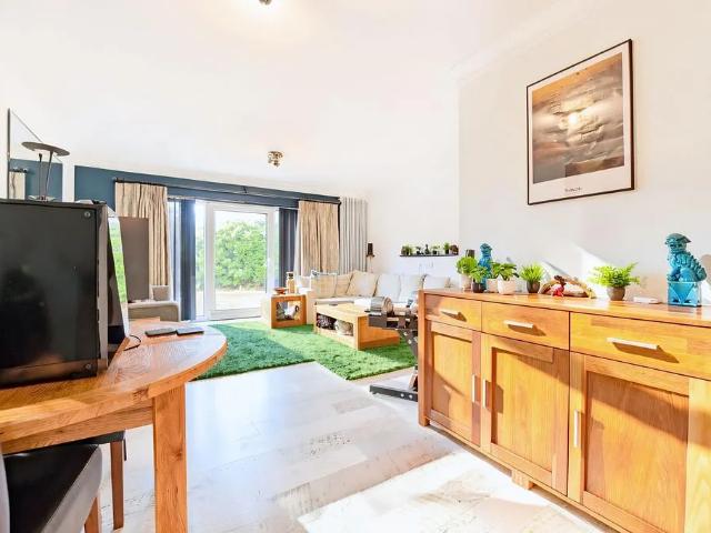 3 bedroom detached house to rent
