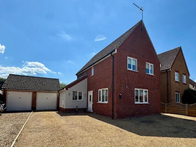 3 bedroom detached house to rent