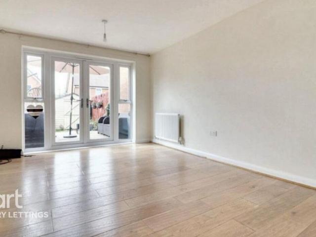3 bedroom detached house to rent