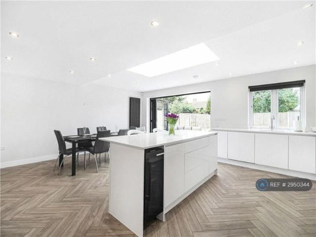 3 bedroom detached house to rent