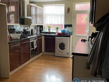 3 bedroom detached house to rent