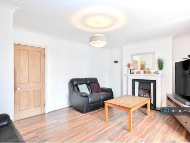 3 bedroom detached house to rent