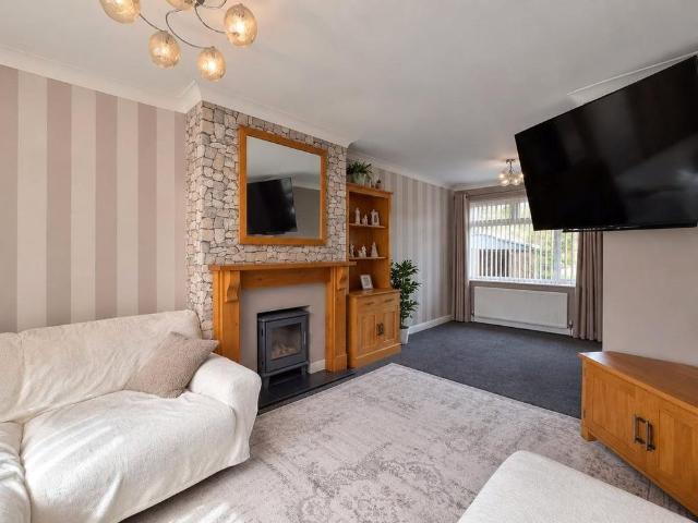 3 bedroom detached house to rent