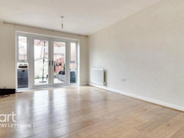 3 bedroom detached house to rent