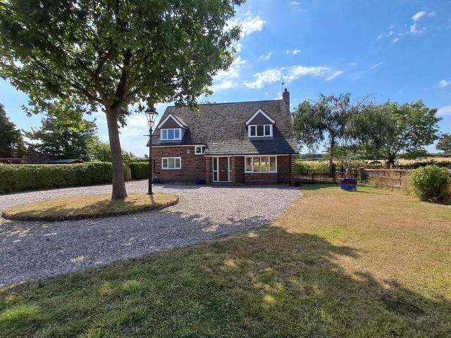 3 bedroom detached house to rent
