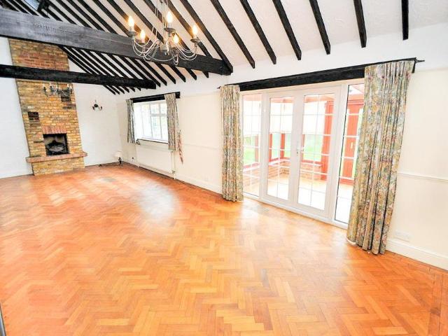 3 bedroom detached house to rent