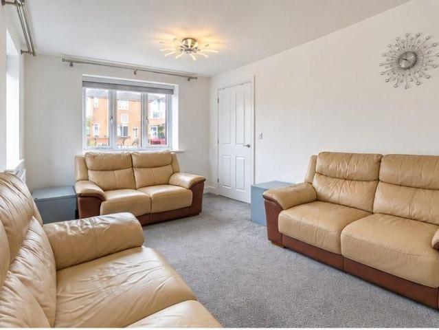 3 bedroom detached house to rent