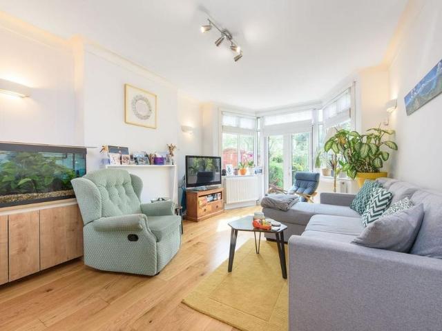 3 bedroom detached house to rent