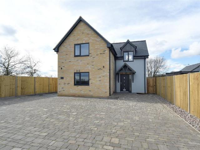 3 bedroom detached house to rent
