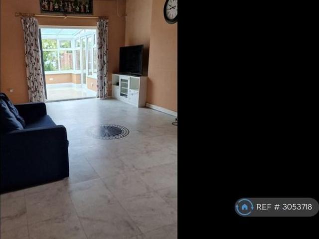 3 bedroom detached house to rent