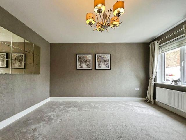 3 bedroom detached house to rent