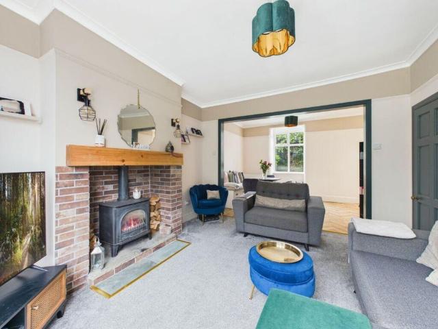 3 bedroom detached house to rent
