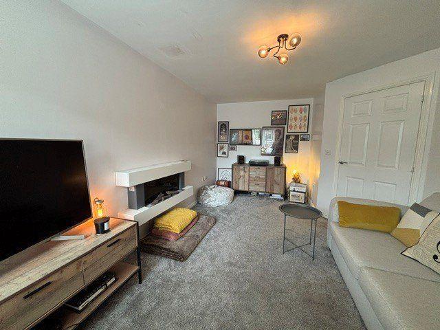 3 bedroom detached house to rent