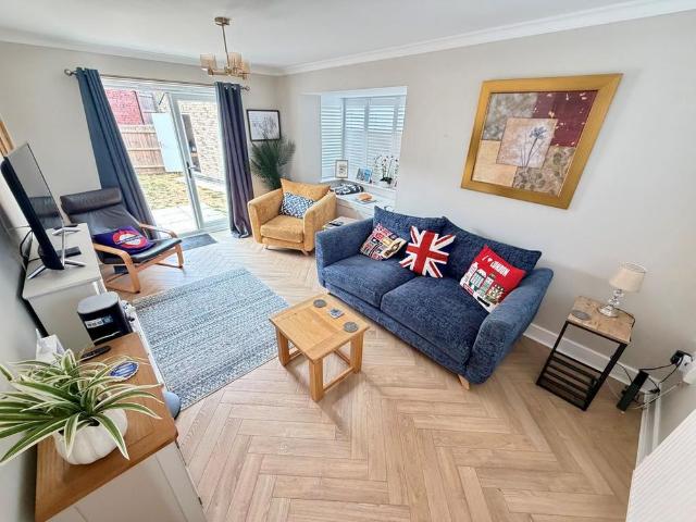 3 bedroom detached house to rent