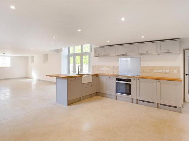 3 bedroom detached house to rent