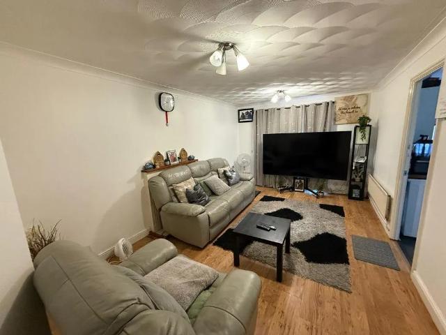3 bedroom detached house to rent