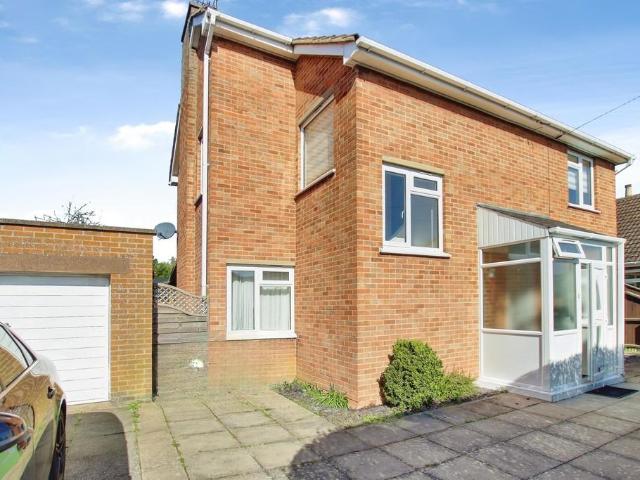 3 bedroom detached house to rent