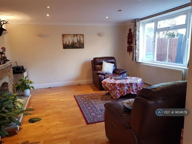 3 bedroom detached house to rent
