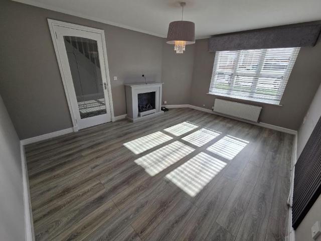 3 bedroom detached house to rent