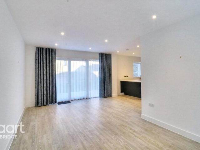 3 bedroom detached house to rent