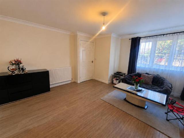 3 bedroom detached house to rent
