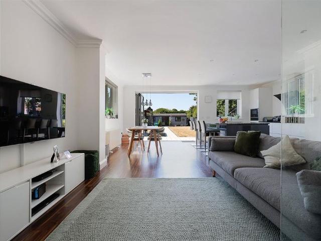 3 bedroom detached house to rent