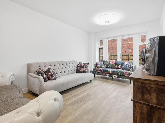 3 bedroom detached house to rent