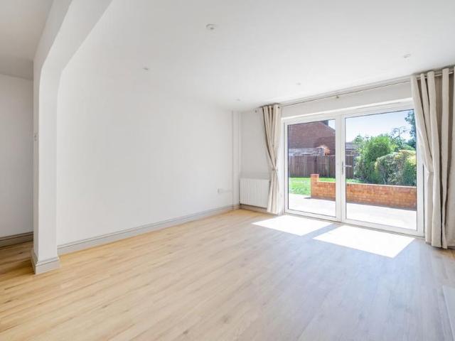 3 bedroom detached house to rent