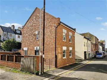 3 bedroom detached house to rent