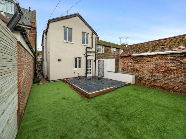 3 bedroom detached house to rent