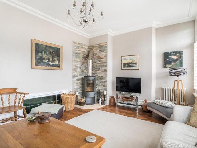 3 bedroom detached house to rent