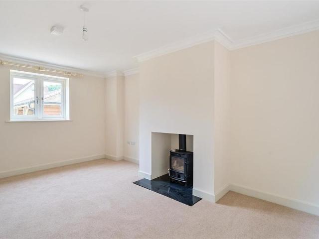 3 bedroom detached house to rent