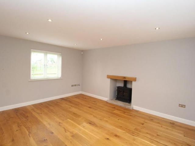 3 bedroom detached house to rent
