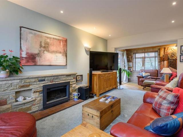 3 bedroom detached house to rent