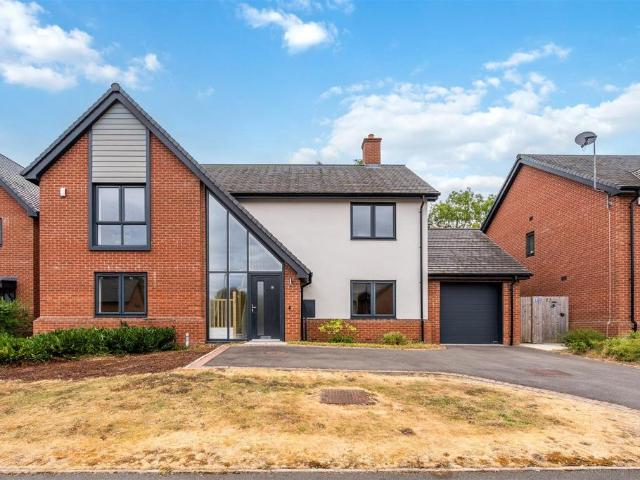 3 bedroom detached house to rent