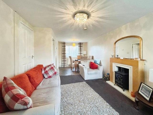 3 bedroom detached house to rent