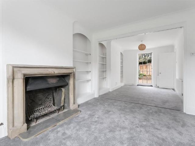 3 bedroom detached house to rent