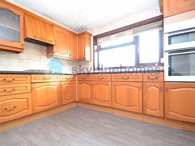 3 Bedroom Detached House To Rent In Wollaton Avenue, Loughborough, LE11