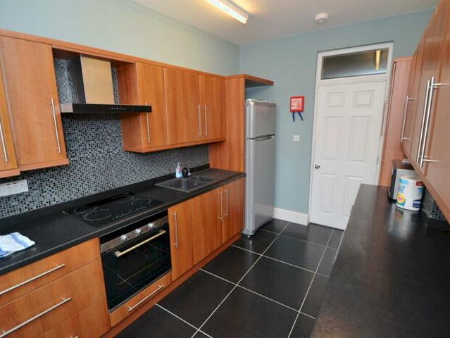 3 Bedroom Detached House To Rent In Bed Woodborough Road, City Centre, Nottingham, NG3