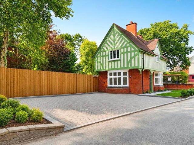 3 Bedroom Detached House To Rent In Burton Road, Littleover, Derby, DE23