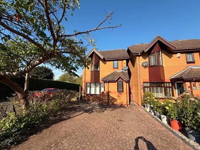3 Bedroom Detached House To Rent In Loughton, MK5