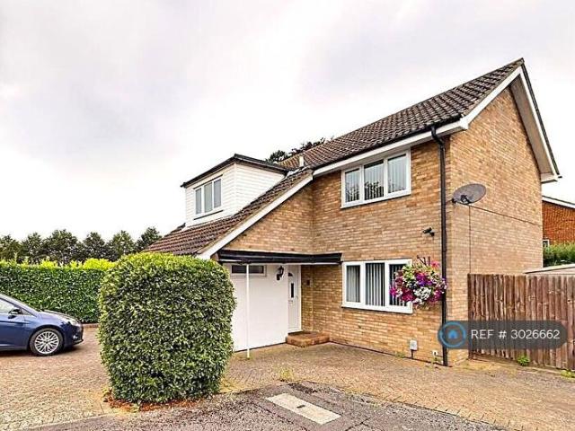 3 Bedroom Detached House To Rent In Ormesby Close, Aylesbury, HP21