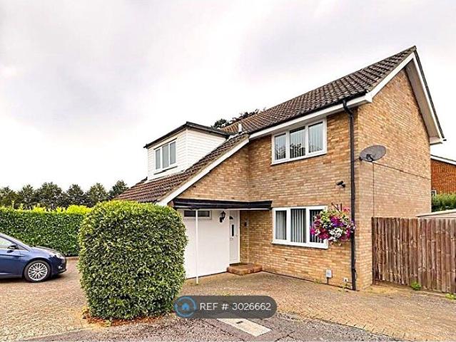 3 Bedroom Detached House To Rent In Ormesby Close, Aylesbury, HP21