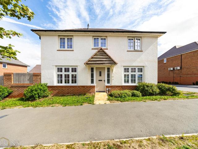 3 bedroom Detached House to rent in Rangemoor Crescent, Amington, Tamworth, Staffordshire