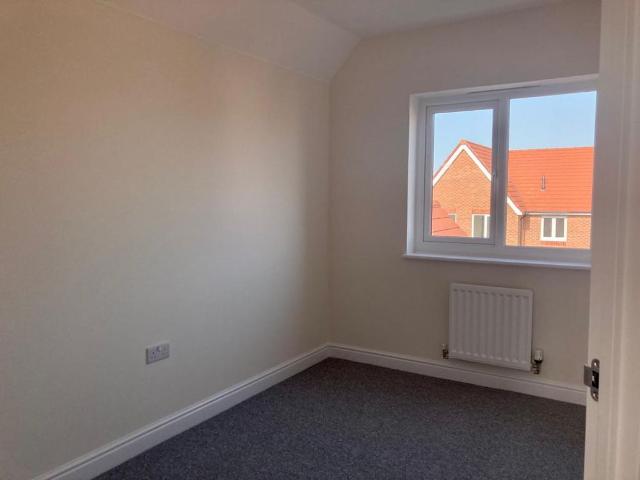 3 Bedroom Detached Redrow Warwick with Garage & EV Charger – Badbury Park