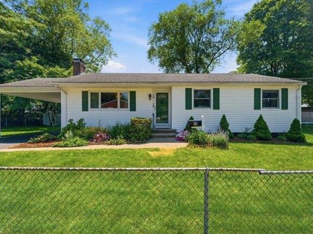 3 bedroom, Dedham MA 02026 105352437