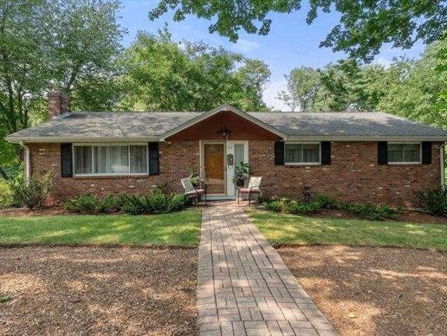 3 bedroom, Dedham MA 02026 105404447