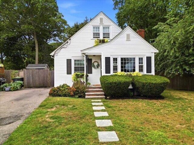 3 bedroom, Dedham MA 02026 105438275